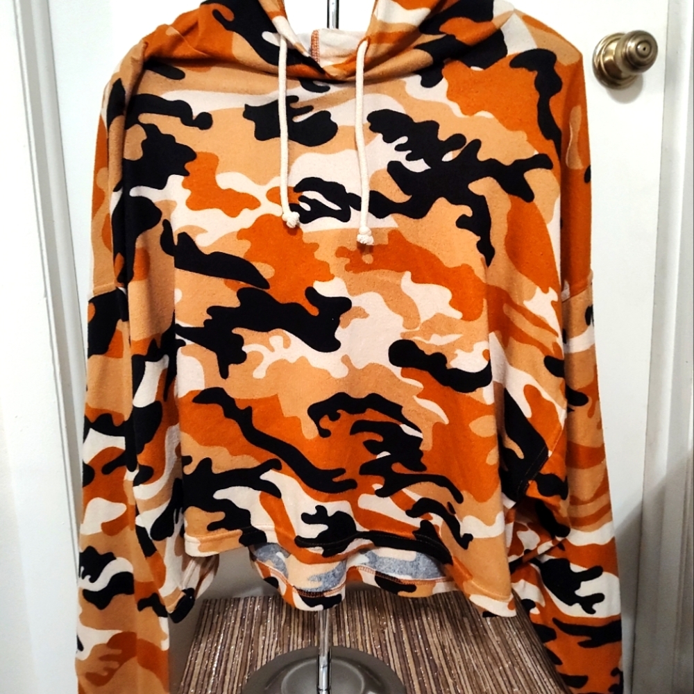 Lightweight Camo Cropped Hoodie - Size Large